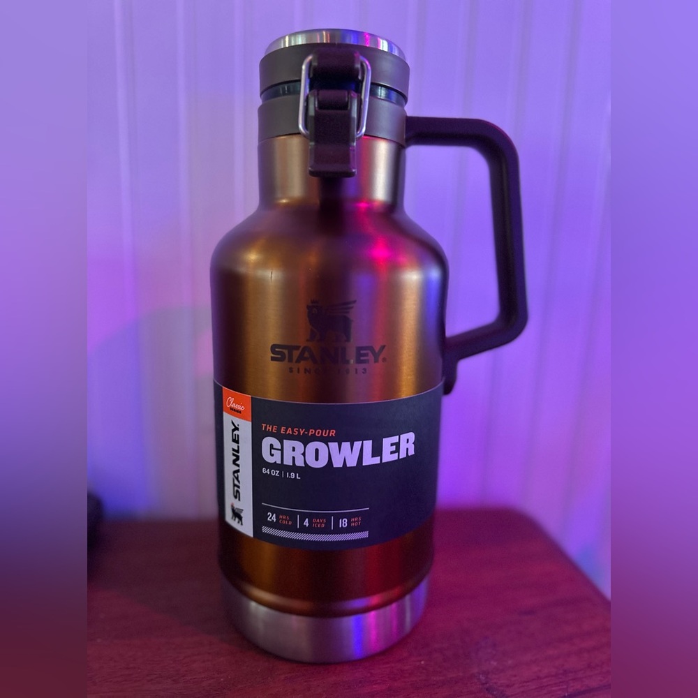 NEW Stanley Classic Easy Pour Growler 64 Oz in Maple LAST ONE